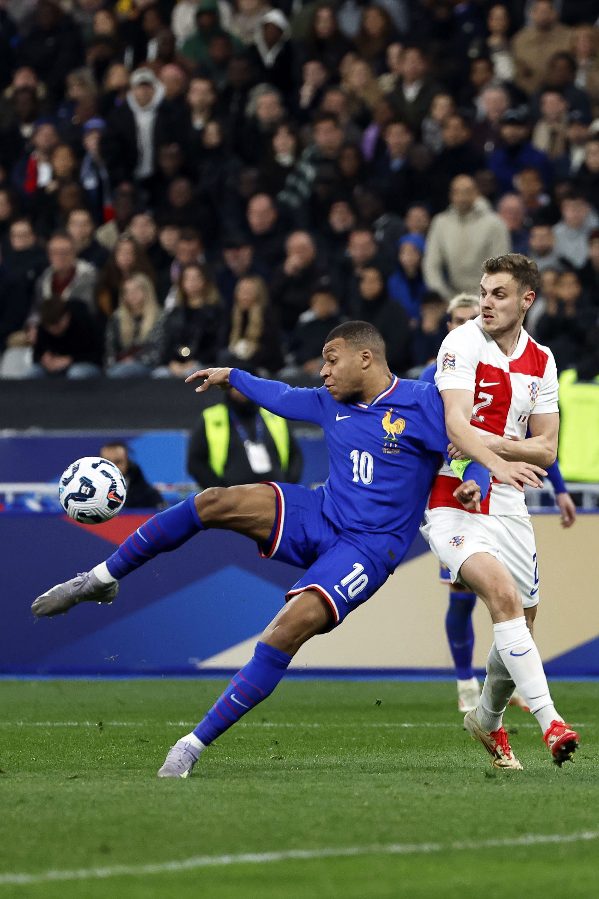 关于疯狂角逐!欧洲国家足球预赛连续拉开序幕的信息 关于疯狂角逐!欧洲国家足球预赛连续拉开序幕的信息