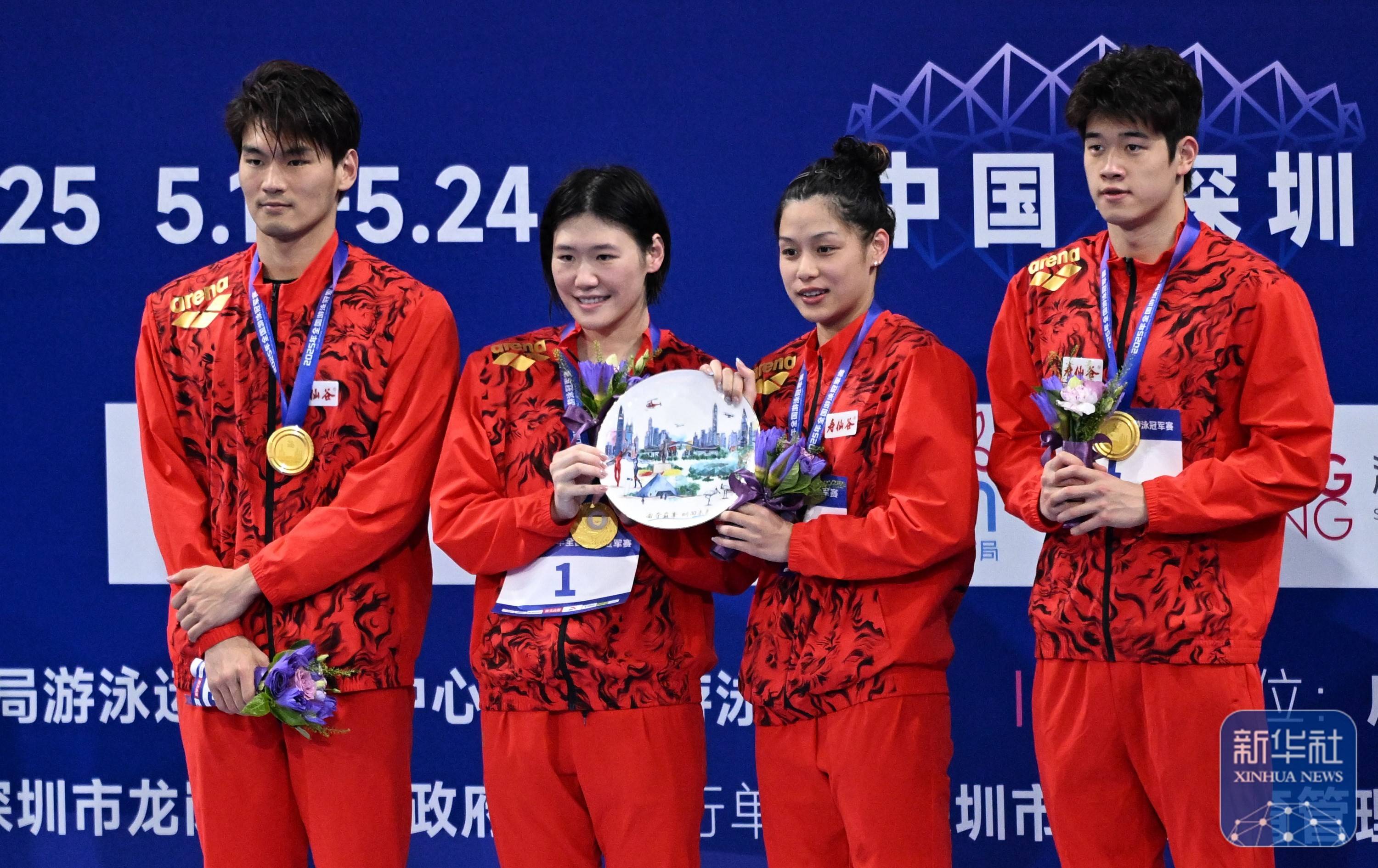 中国游泳选手创造新纪录获得冠军 中国游泳选手创造新纪录获得冠军