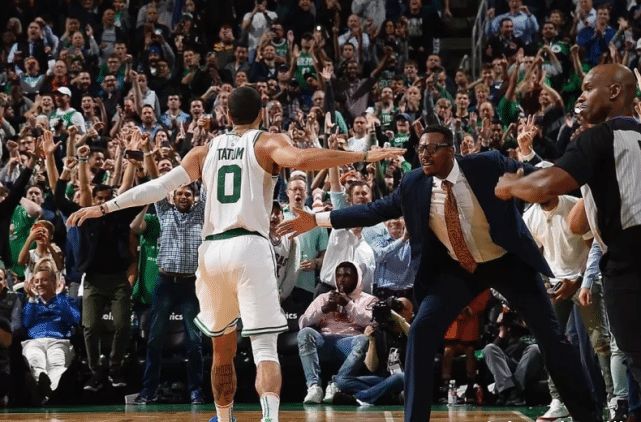 包含凯尔特人爆冷灰熊,乔治·希尔送出助攻的词条 包含凯尔特人爆冷灰熊,乔治·希尔送出助攻的词条