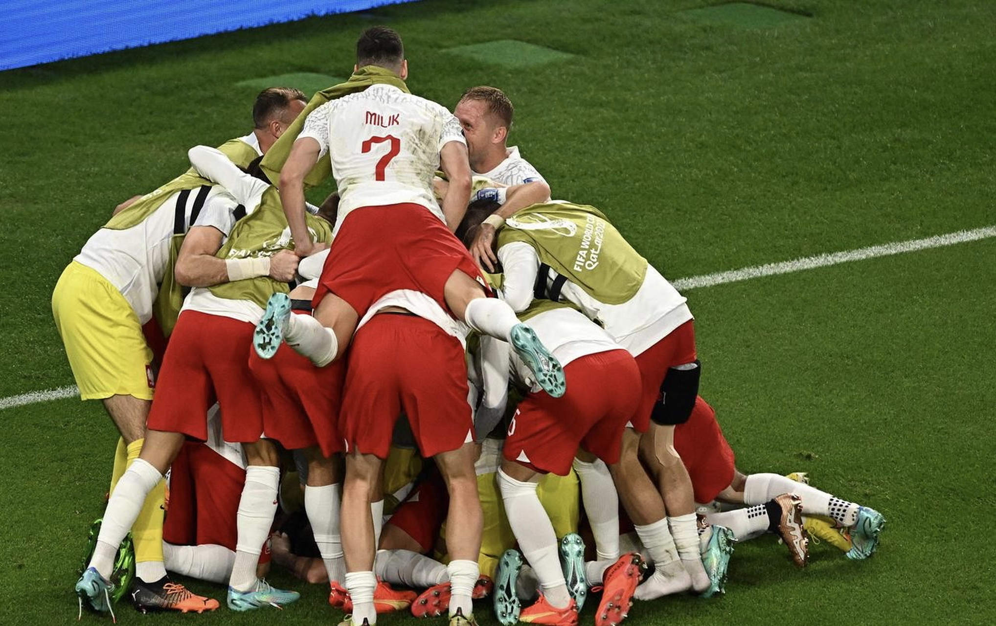 波兰横扫摩洛哥，梅西点燃赛场