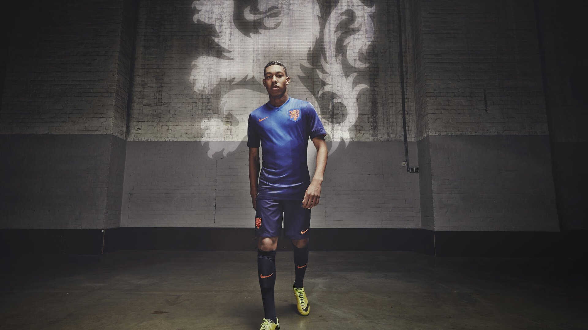 绿茵场上的双重变奏，AC米兰战术强压启示录，赖斯年度焦点战接管比赛的现代中场哲学