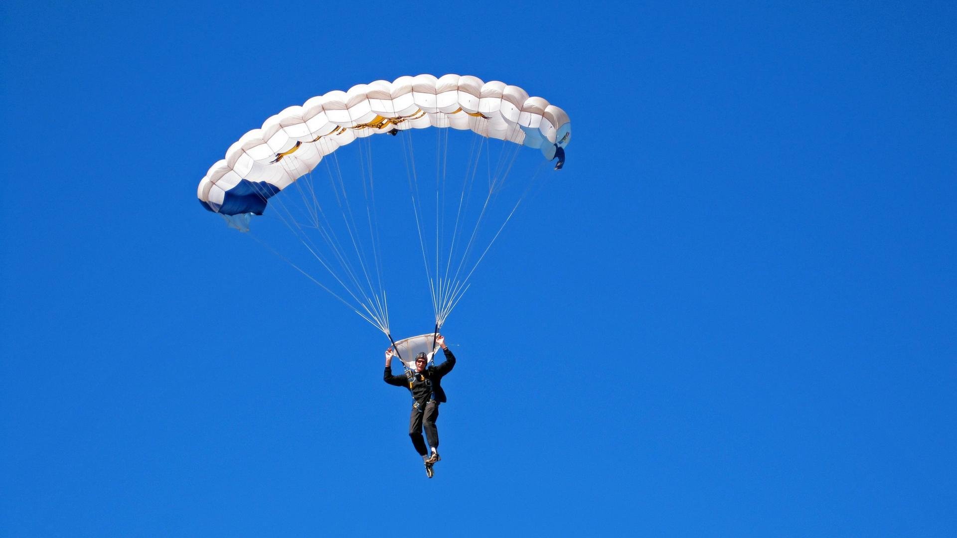 津门铁骑横扫凤凰城，浓眉哥一锤定音诠释关键先生本色