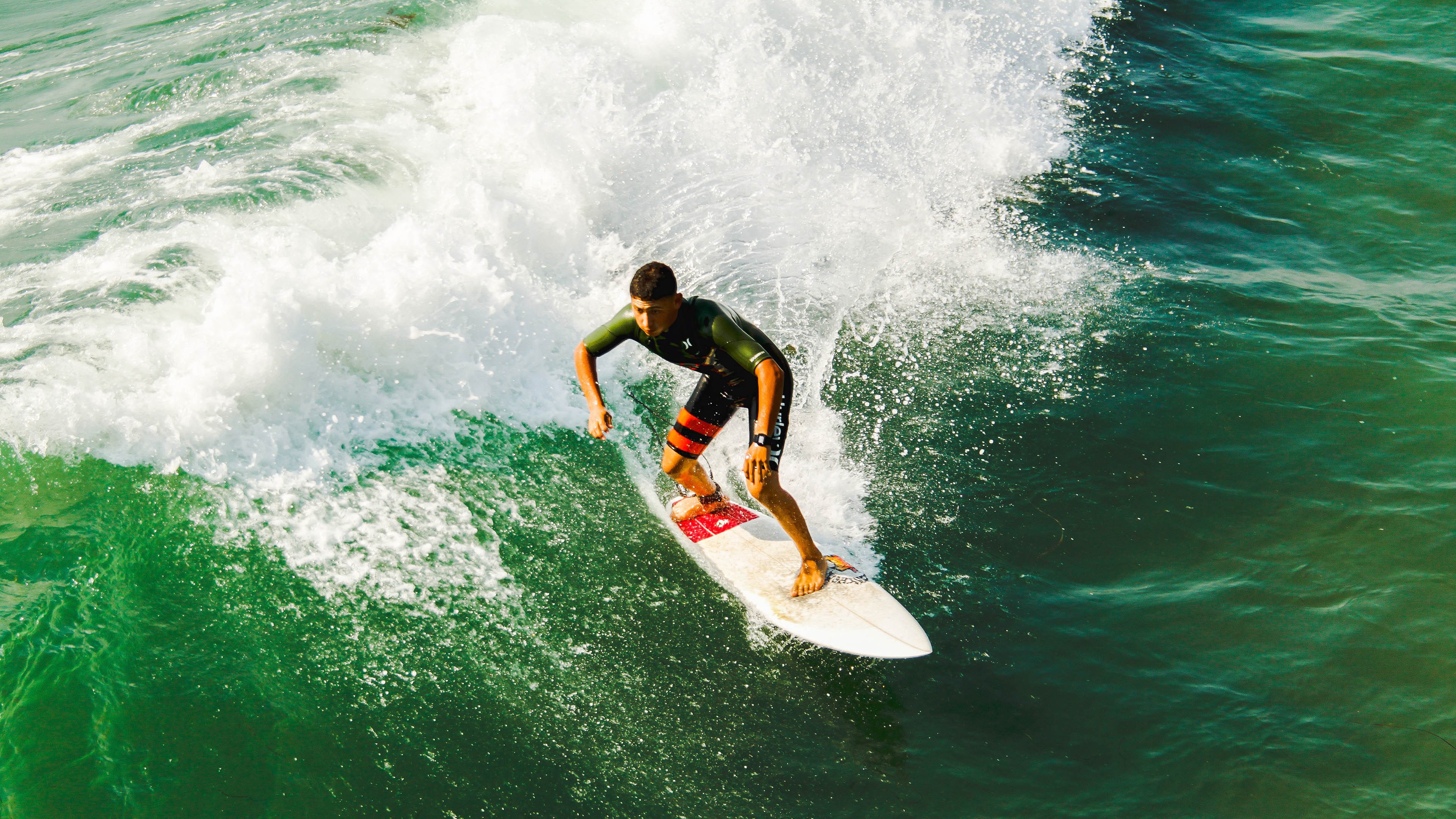 从红土到硬地，西西帕斯戴维斯杯力克群雄，蒙特卡洛三冠刷新历史